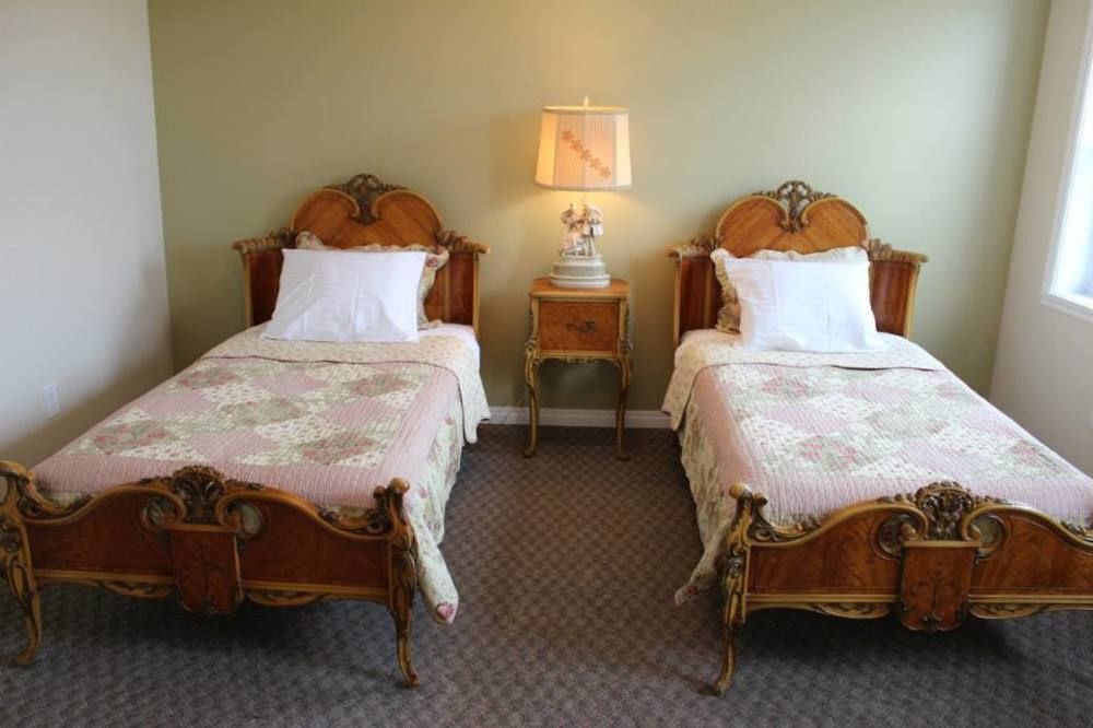 Honeycomb Bed & Breakfast Onanole エクステリア 写真