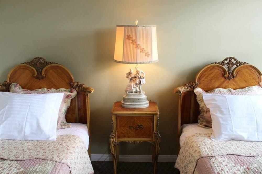 Honeycomb Bed & Breakfast Onanole エクステリア 写真