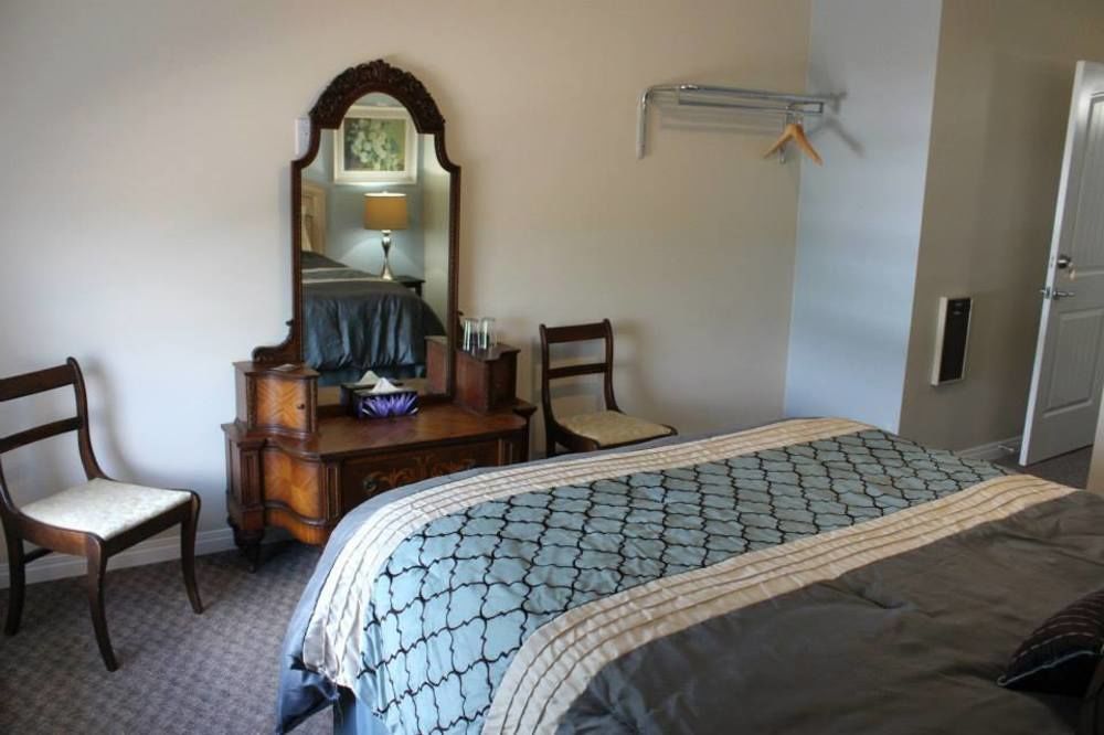 Honeycomb Bed & Breakfast Onanole エクステリア 写真